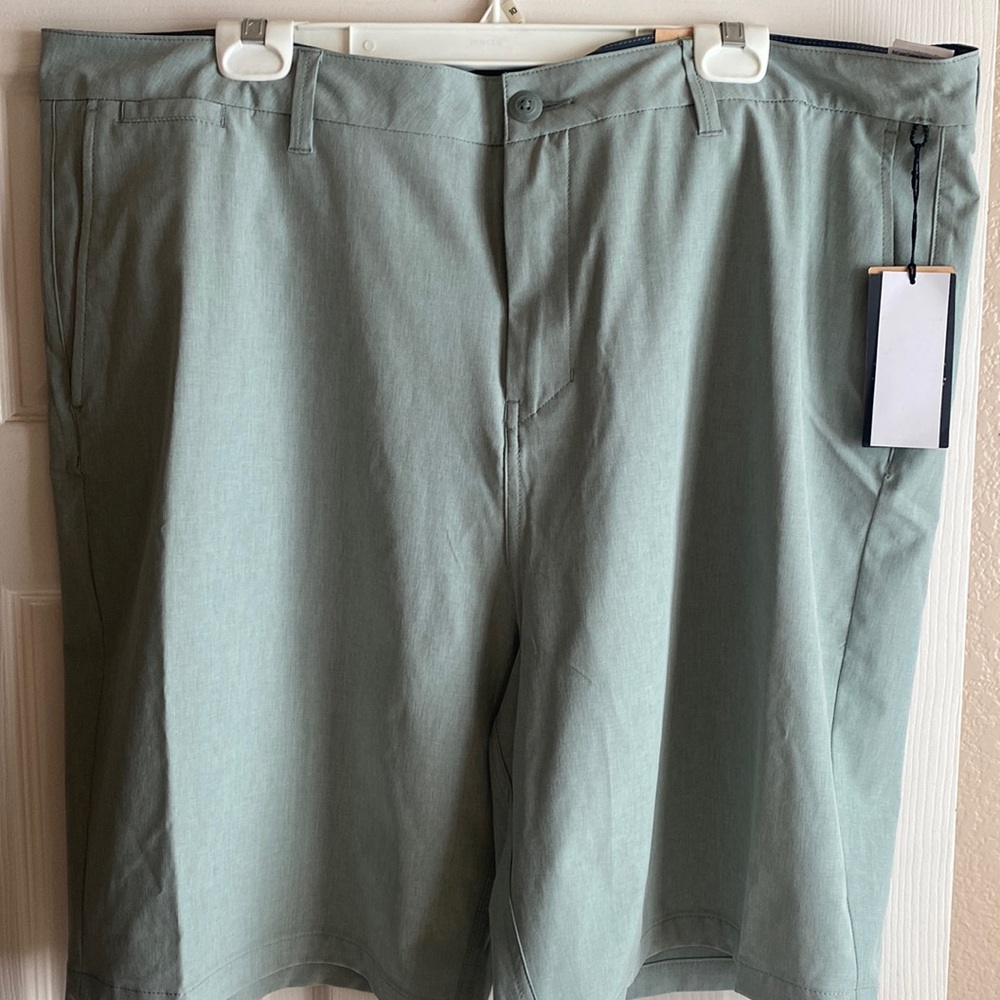 BNWT Quicksilver amphibian shorts size 42 light green